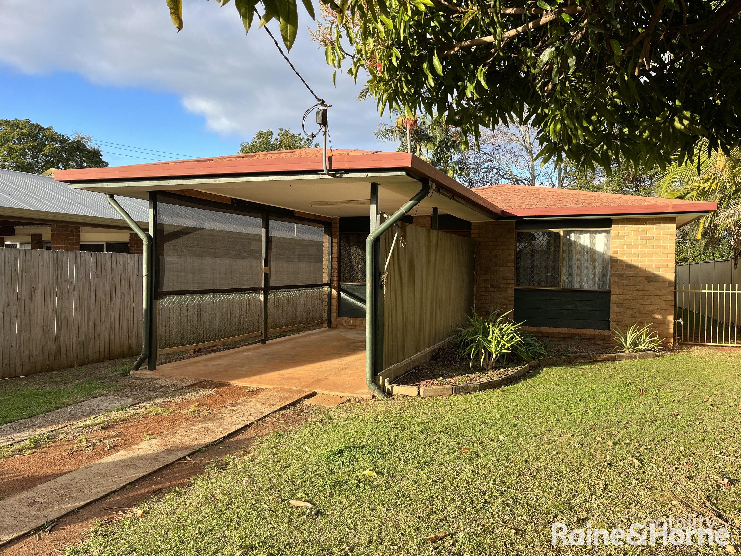 208 Cane St, Redland Bay, QLD 4165
