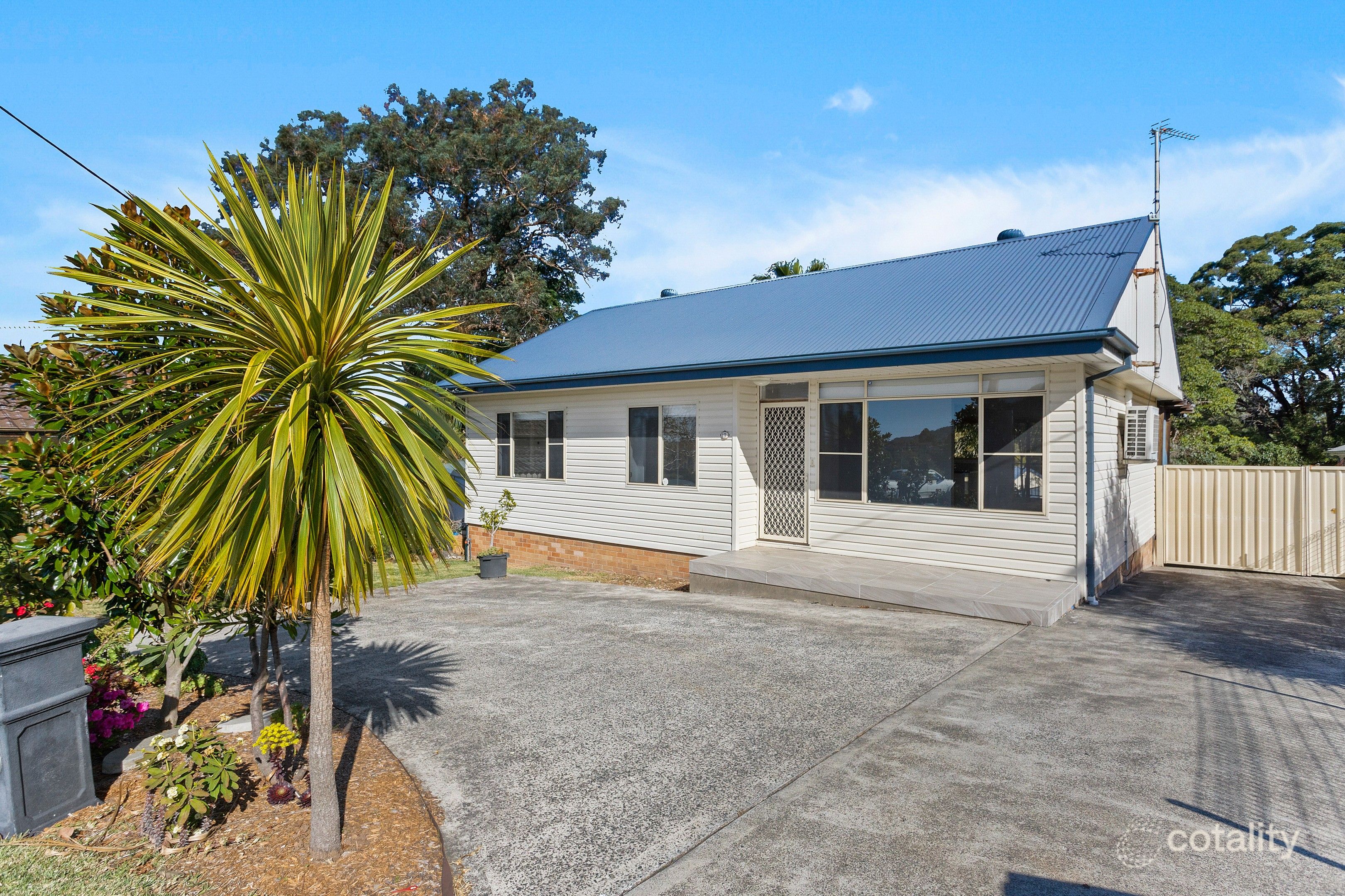 19 Staff Rd, Unanderra, NSW 2526