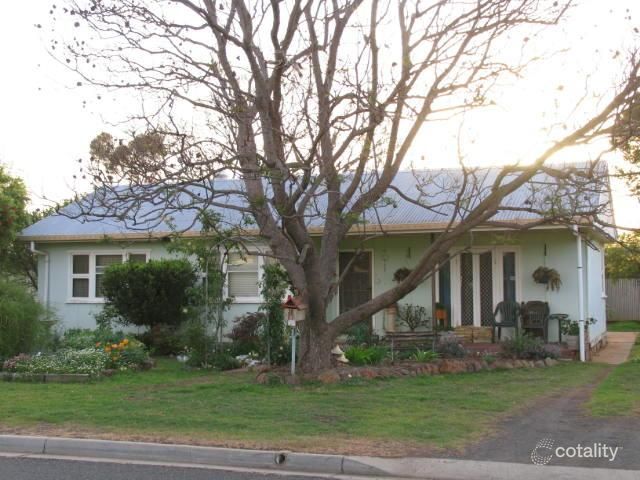 38 Cory St, Oakey, QLD 4401