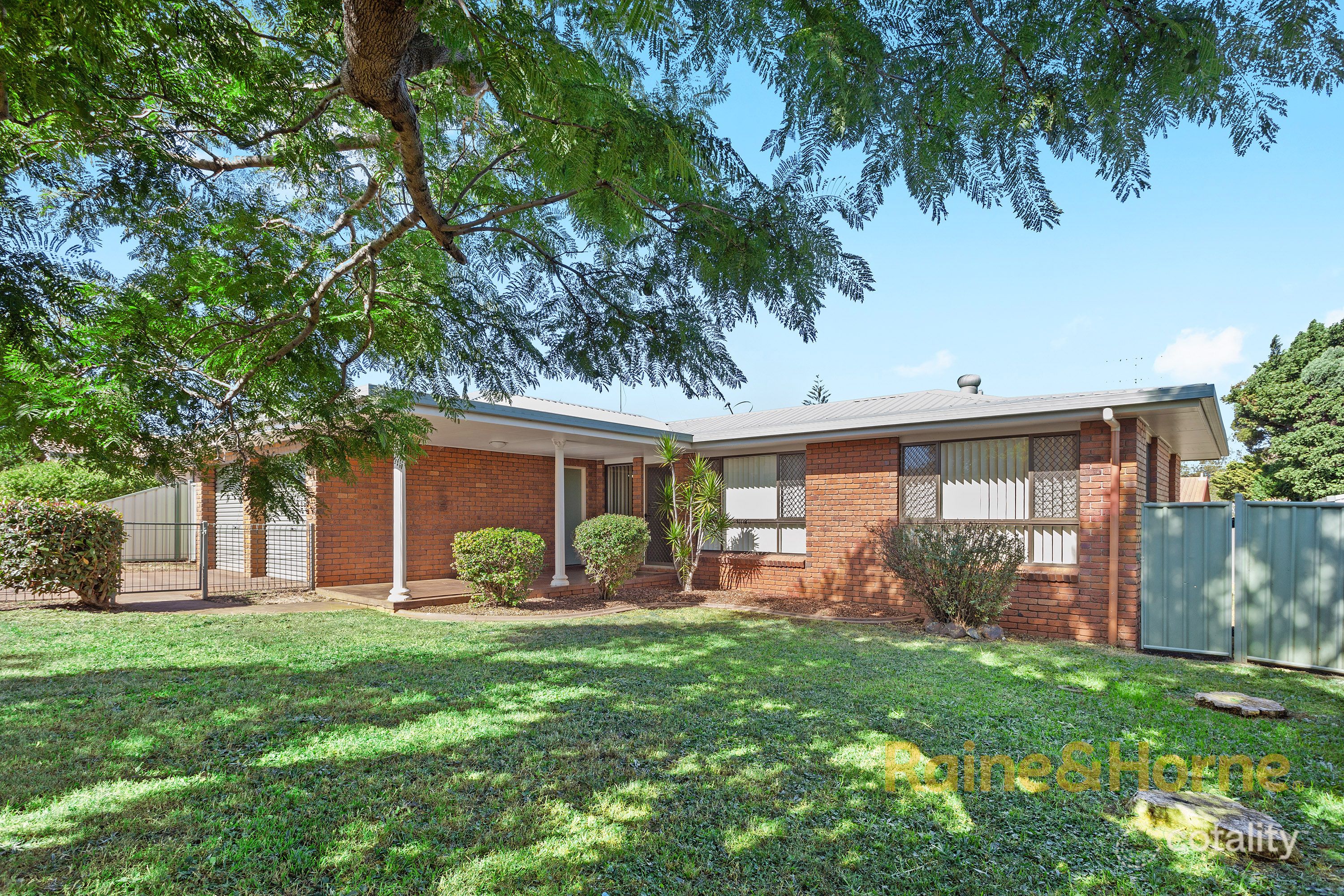 34 Kingsford Smith Dr, Wilsonton, QLD 4350