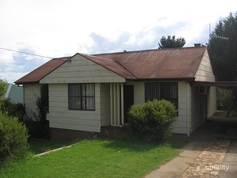 13 Clifton St, Young, NSW 2594