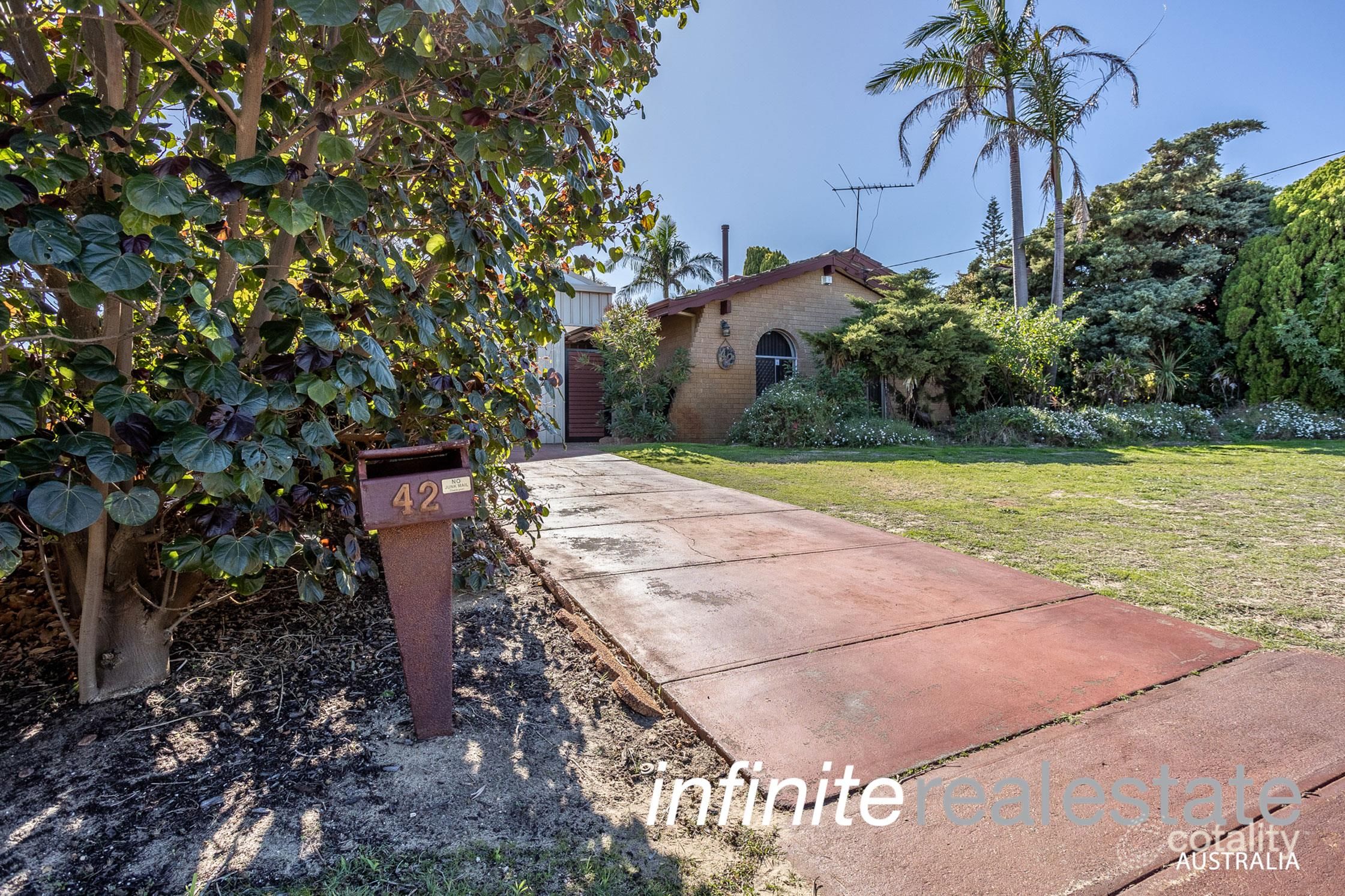 42 Nelligan Ave, Girrawheen, WA 6064