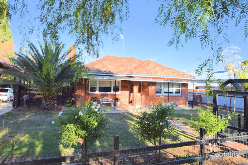 94 Edwardes St, Deniliquin, NSW 2710