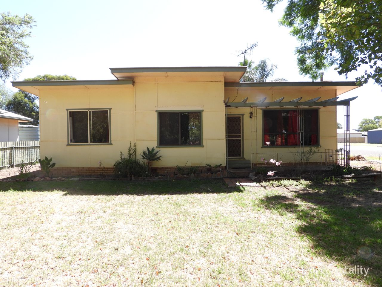 24 Napier St, Goolgowi, NSW 2652