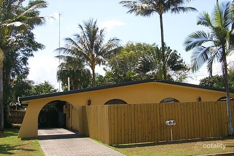 2/8 Jacaranda St, Holloways Beach, QLD 4878