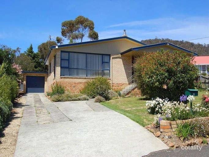 15 Loatta Rd, Lindisfarne, TAS 7015