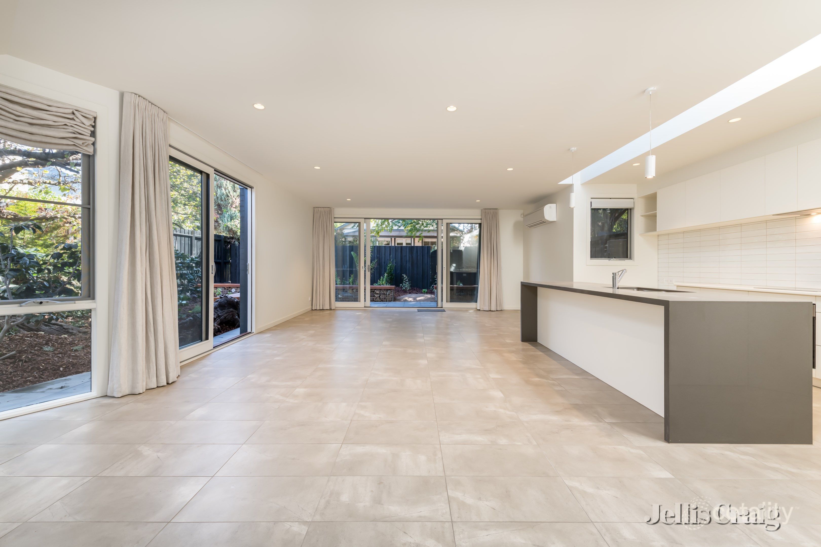 8 Yarrabing Lane, Clifton Hill, VIC 3068