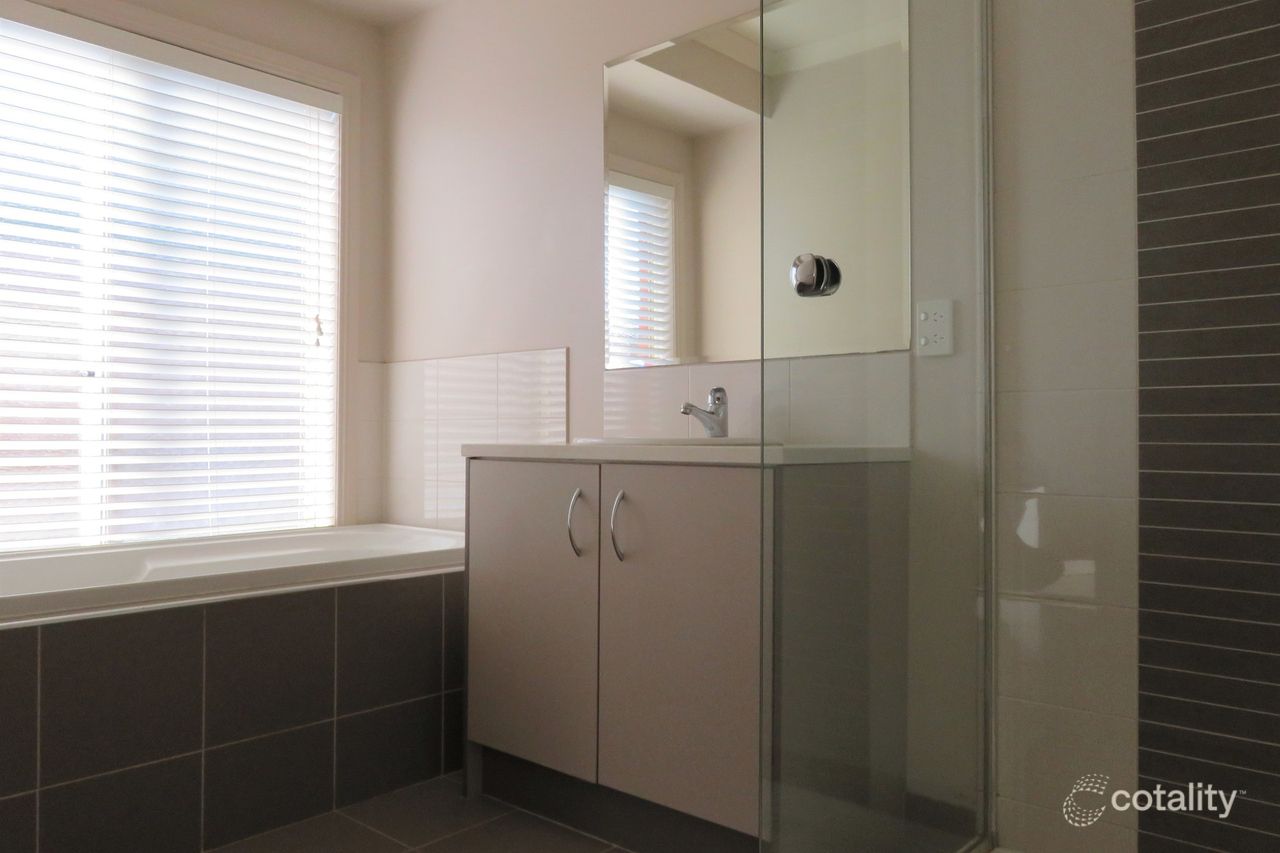 6 Redmore Ct, Berwick, VIC 3806