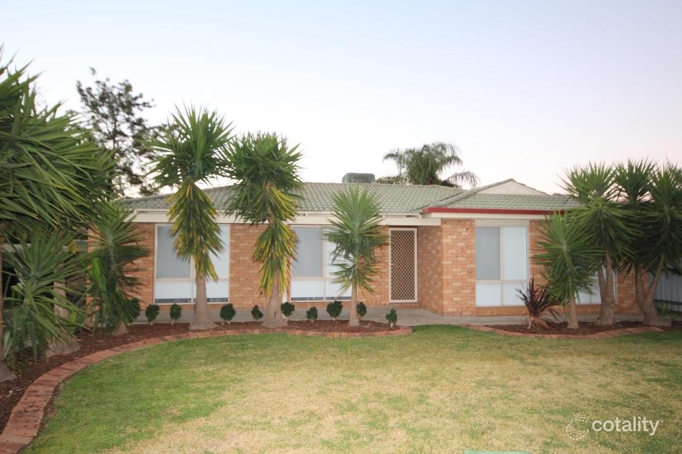 24 Langi Cres, Glenfield Park, NSW 2650