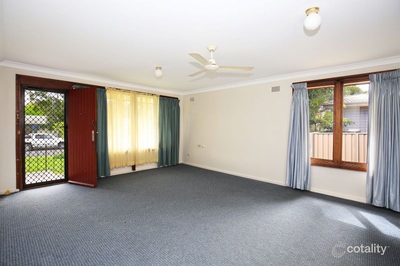 35 Sampson Cres, Bomaderry, NSW 2541