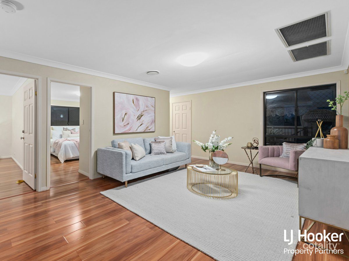 76 White Cedar Cct, Stretton, QLD 4116