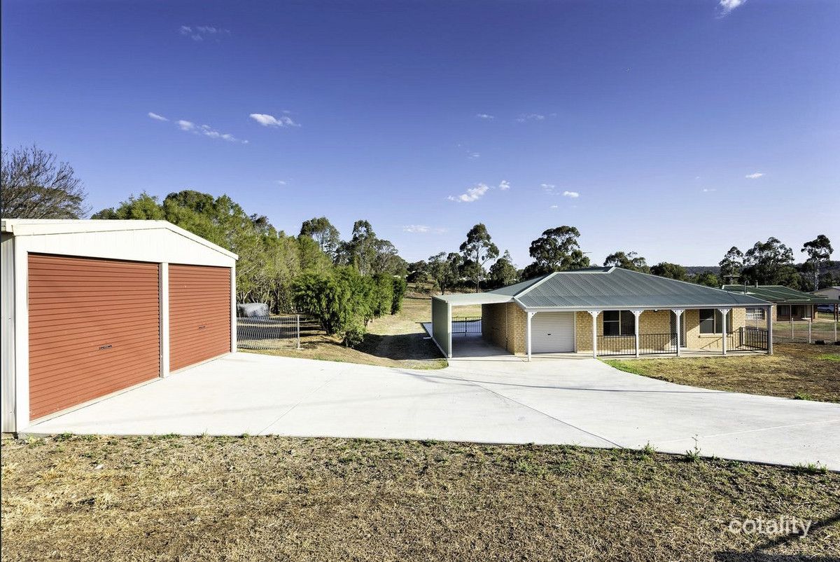 7 Lake Dr, Meringandan, QLD 4352