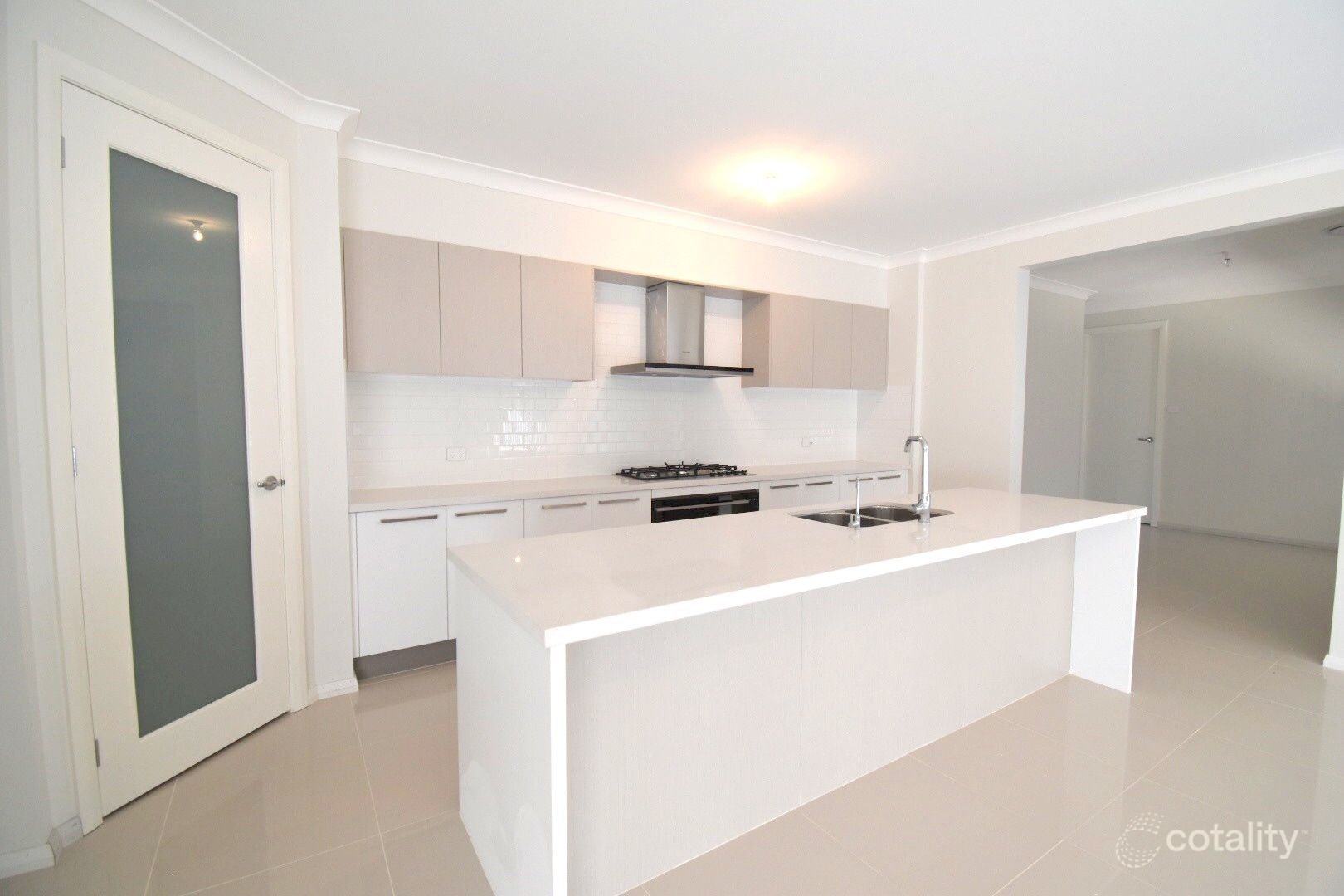 33 Dowie Dr, Claymore, NSW 2559