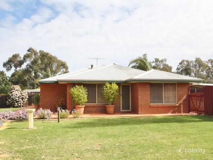 34 Robinson St, Gingin, WA 6503