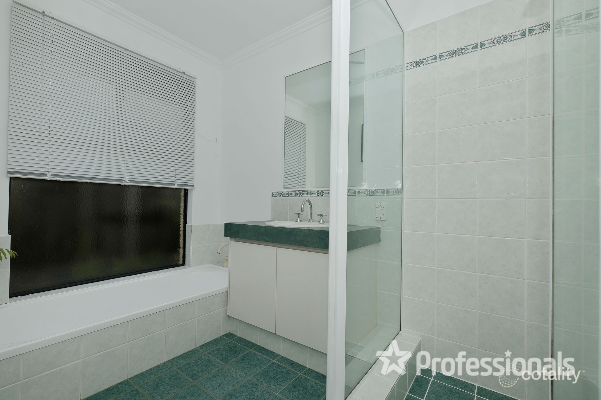 11 Balladonia Dr, Ellenbrook, WA 6069