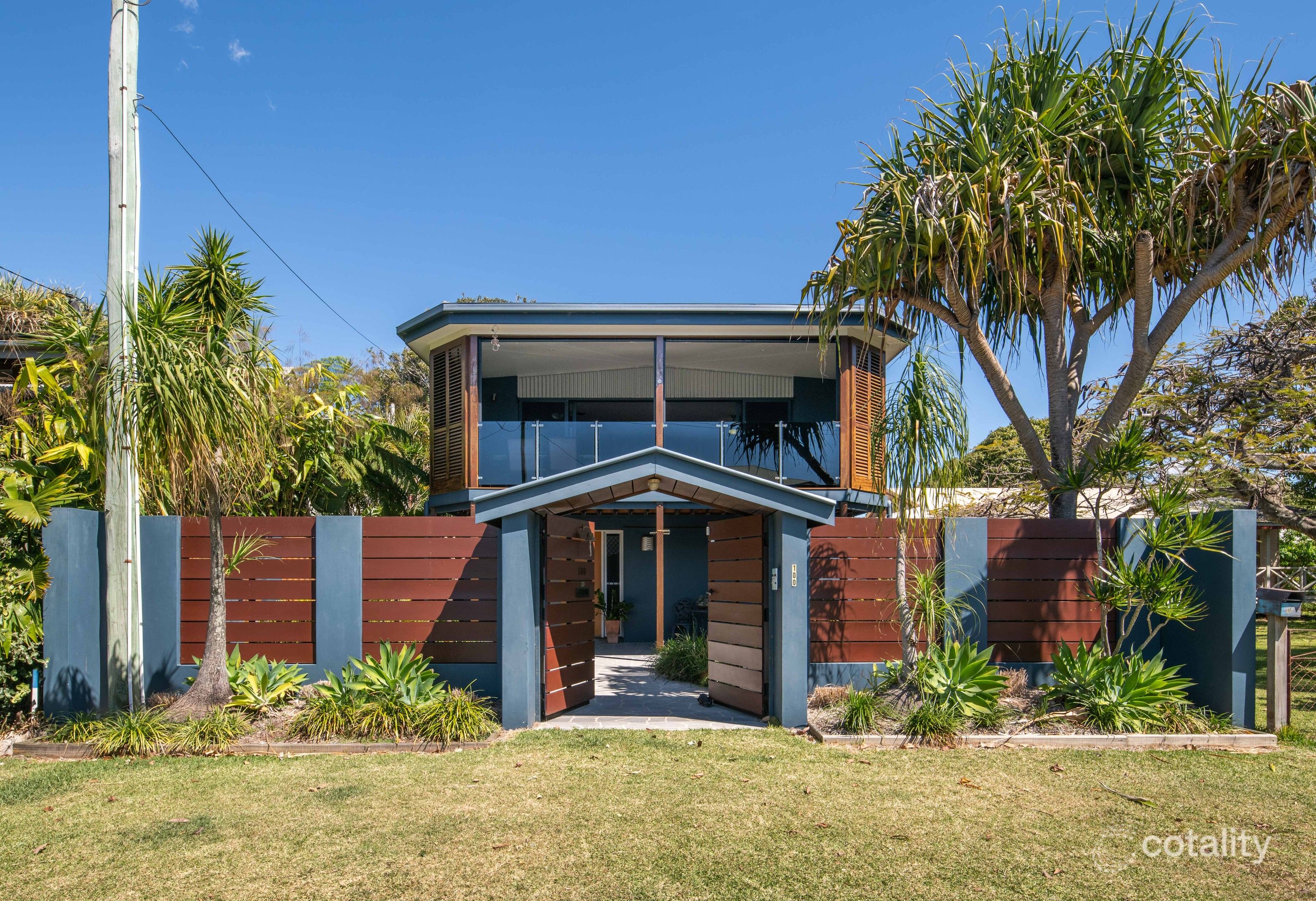 100 Oquinn St, Nudgee Beach, QLD 4014