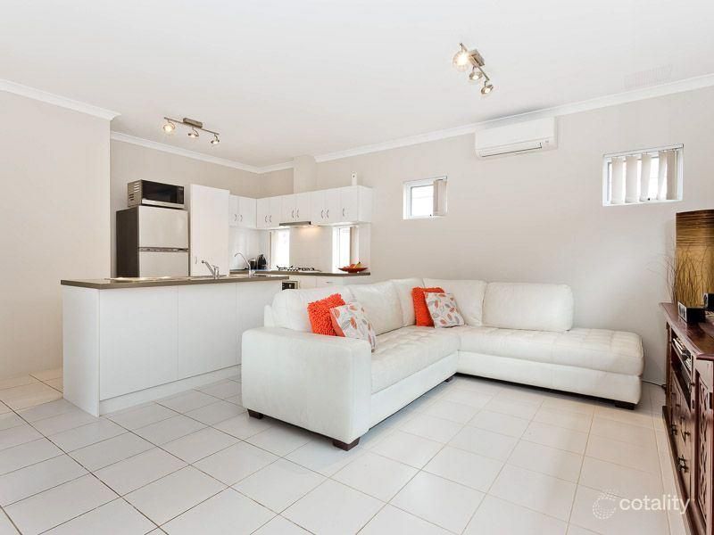 194 Nicholas Rd, Hocking, WA 6065