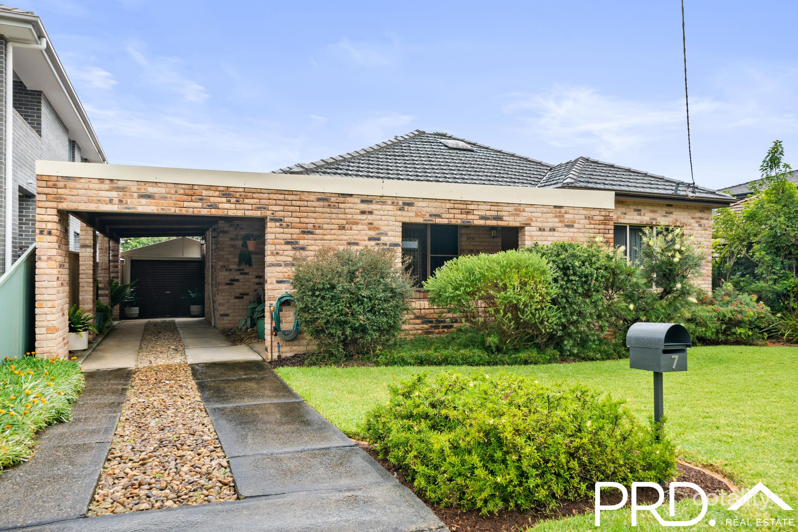 7 Eileen St, Picnic Point, NSW 2213