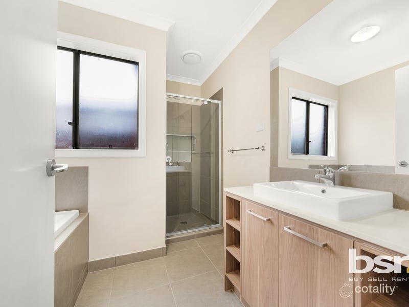 38 Reverence Dr, Rockbank, VIC 3335