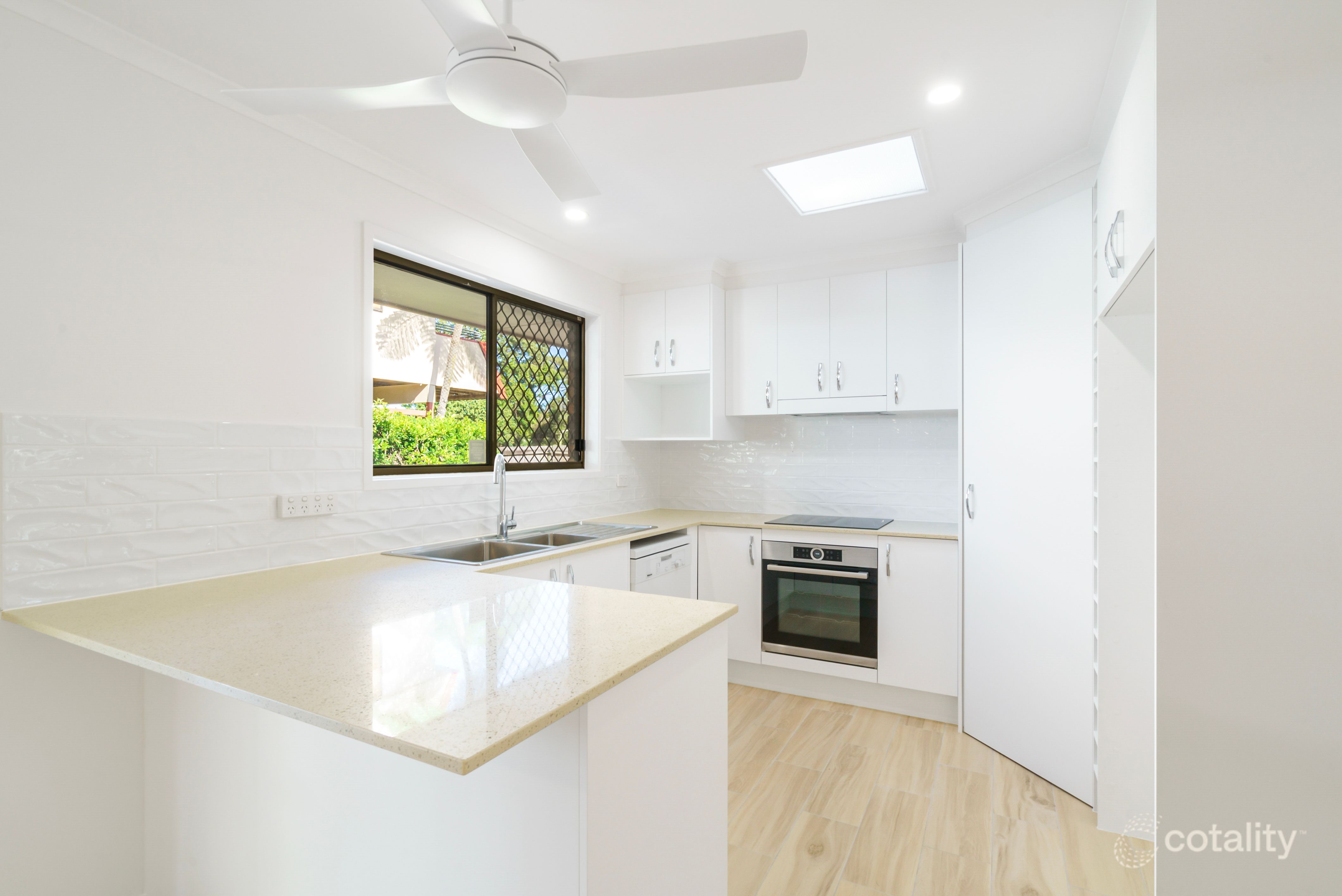 1 Beech Ct, Elanora, QLD 4221