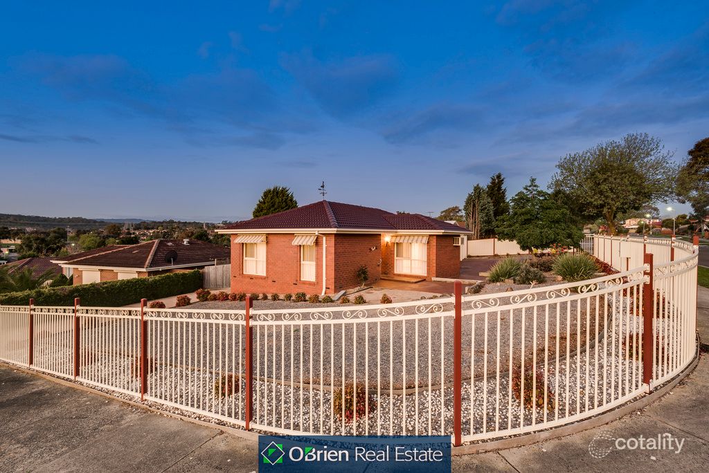 8 Lachlan Dr, Endeavour Hills, VIC 3802