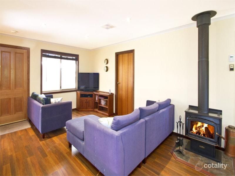 15 Law St, Briar Hill, VIC 3088