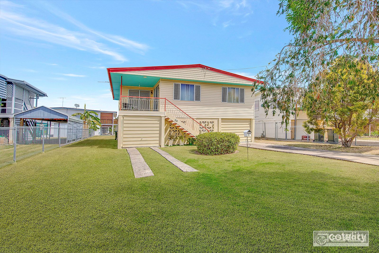 25 Symons St, Park Avenue, QLD 4701