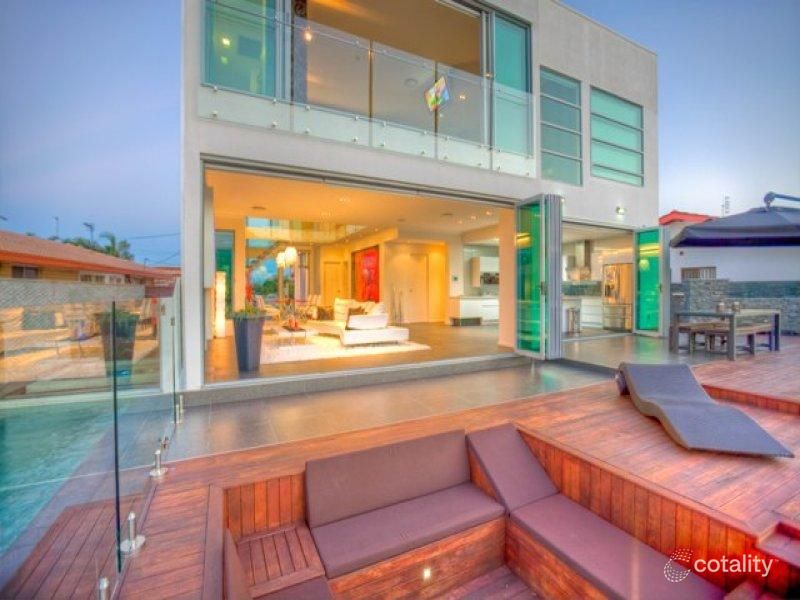 17 Mexicali Ct, Broadbeach Waters, QLD 4218