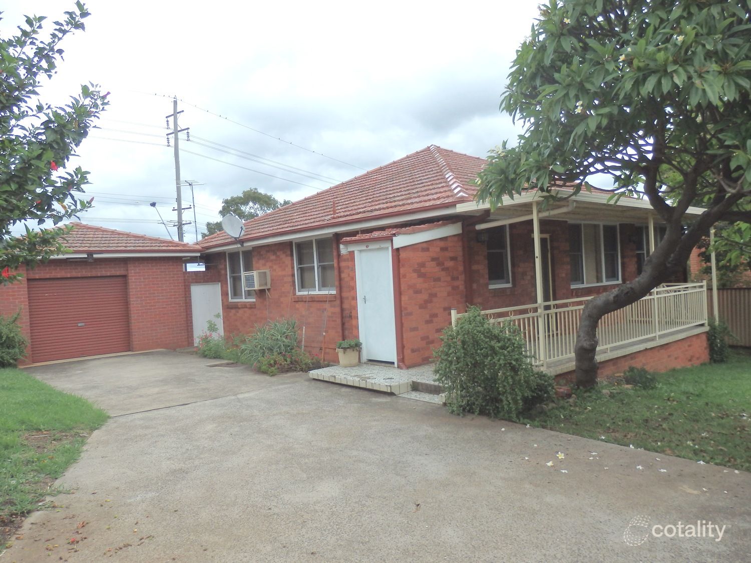 2 Ebony Cl, Casula, NSW 2170