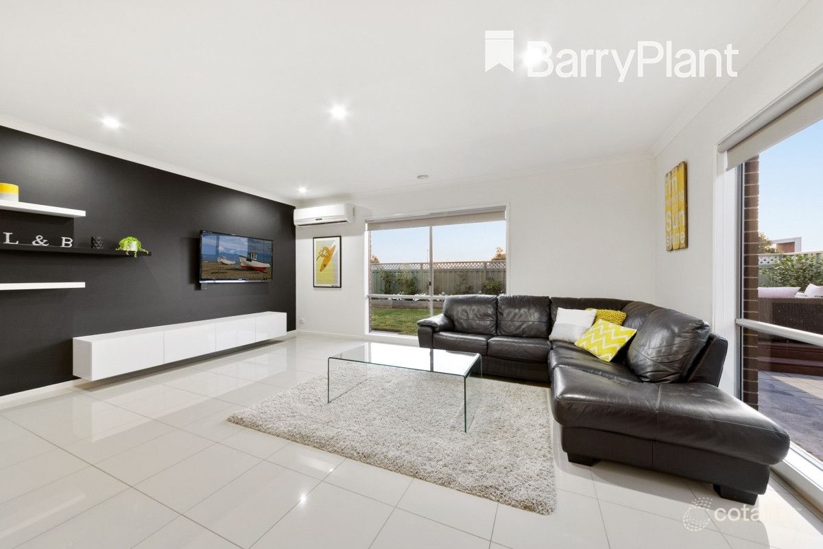 6 Dusseldorp Ave, Pakenham, VIC 3810