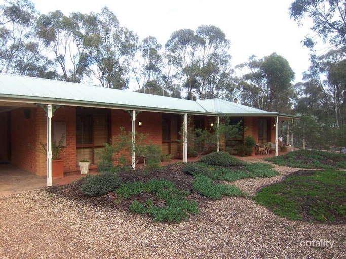 156 Trotting Tce, Junortoun, VIC 3551