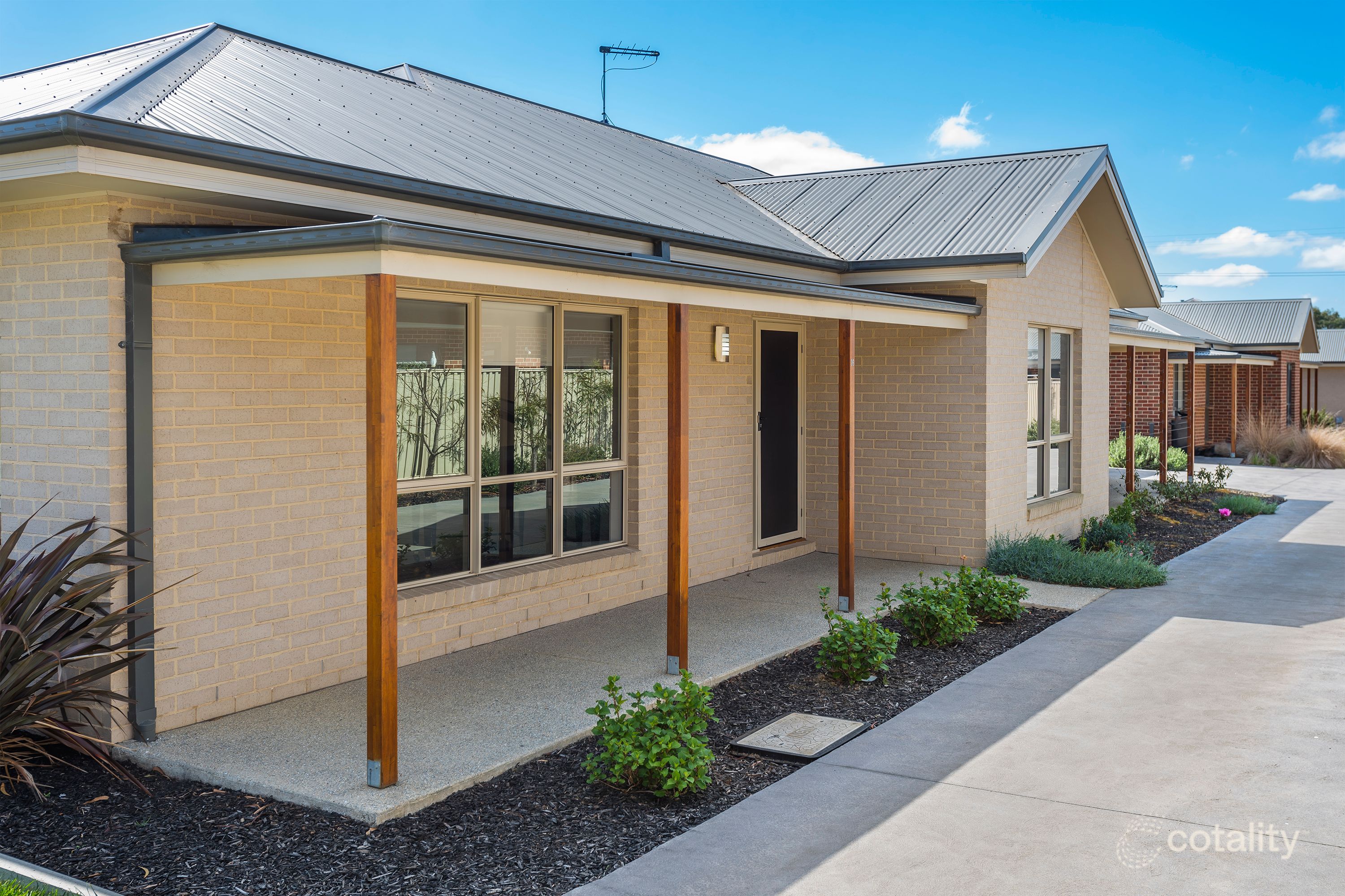 16/1 Roger St, Romsey, VIC 3434