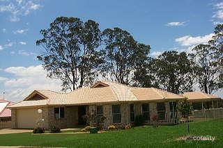 15 Snapdragon St, Middle Ridge, QLD 4350