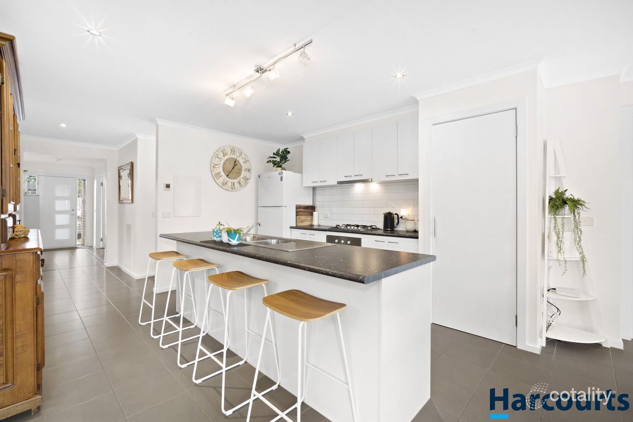 16 Waterside Cl, Miners Rest, VIC 3352