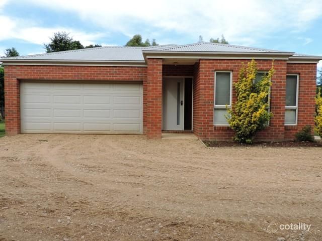 19 Station St, Porepunkah, VIC 3740