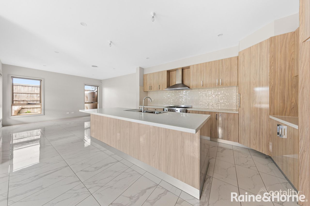 15b Alcott Pl, Delahey, VIC 3037