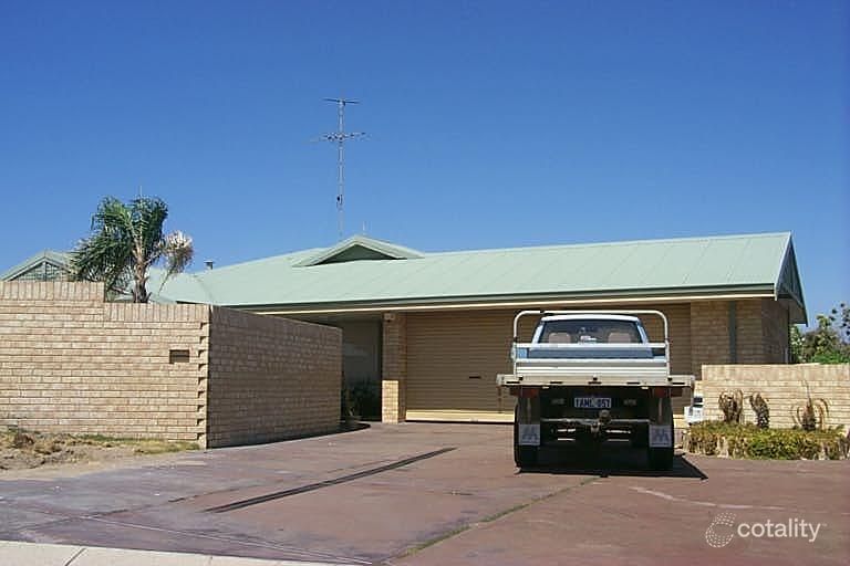 2 Pinnace Ct, Halls Head, WA 6210