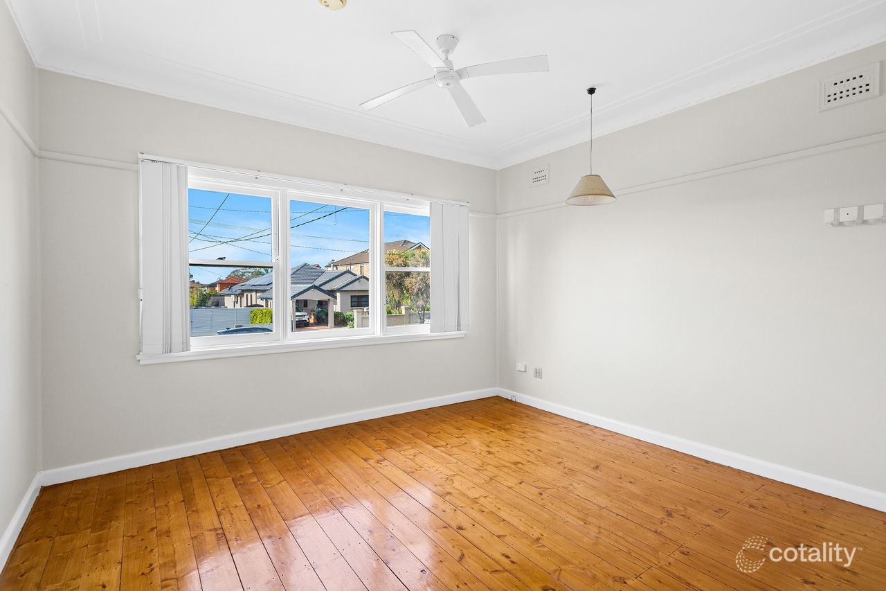 6 Rolestone Ave, Kingsgrove, NSW 2208