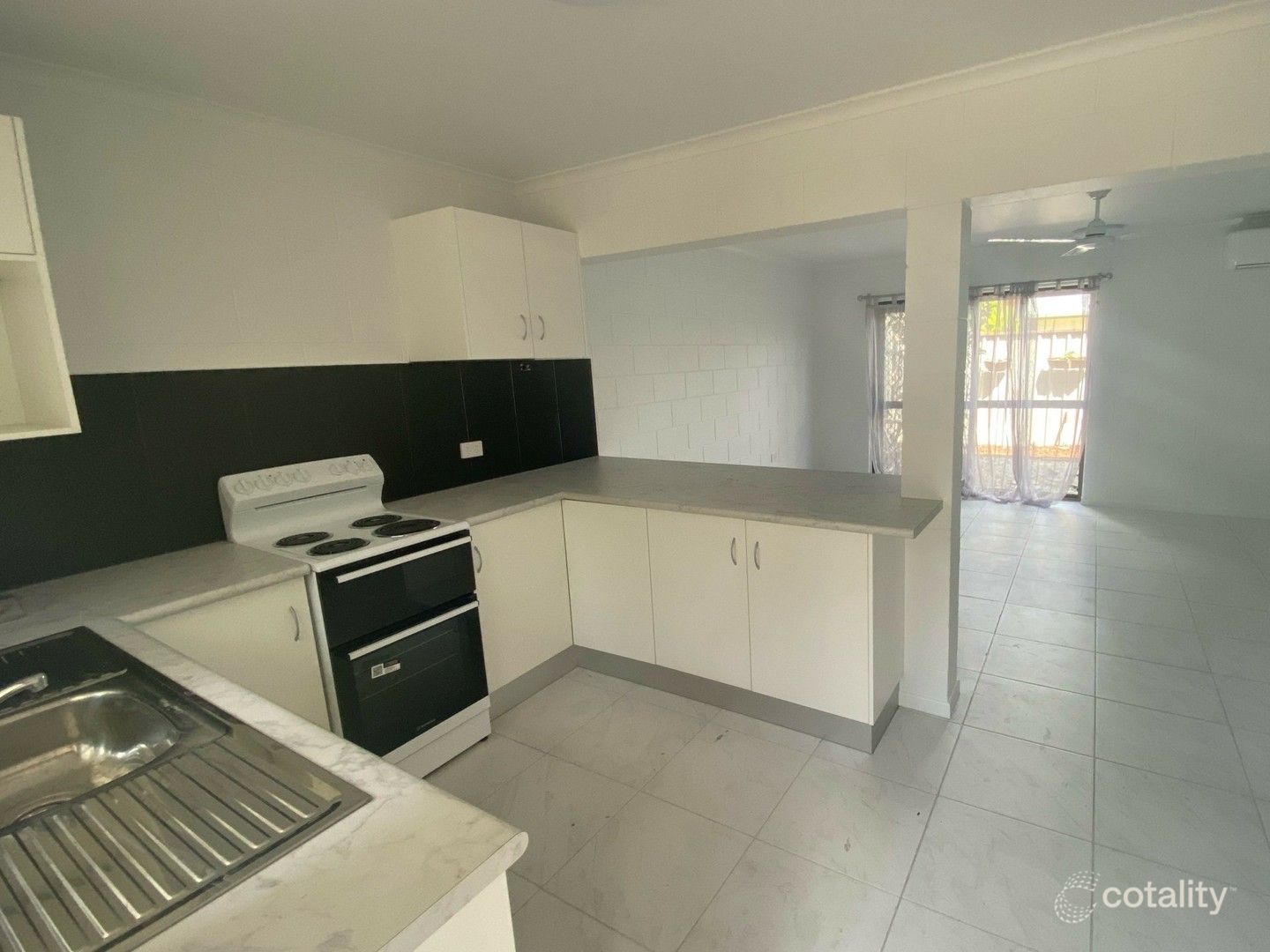 2/64 Pease St, Manoora, QLD 4870