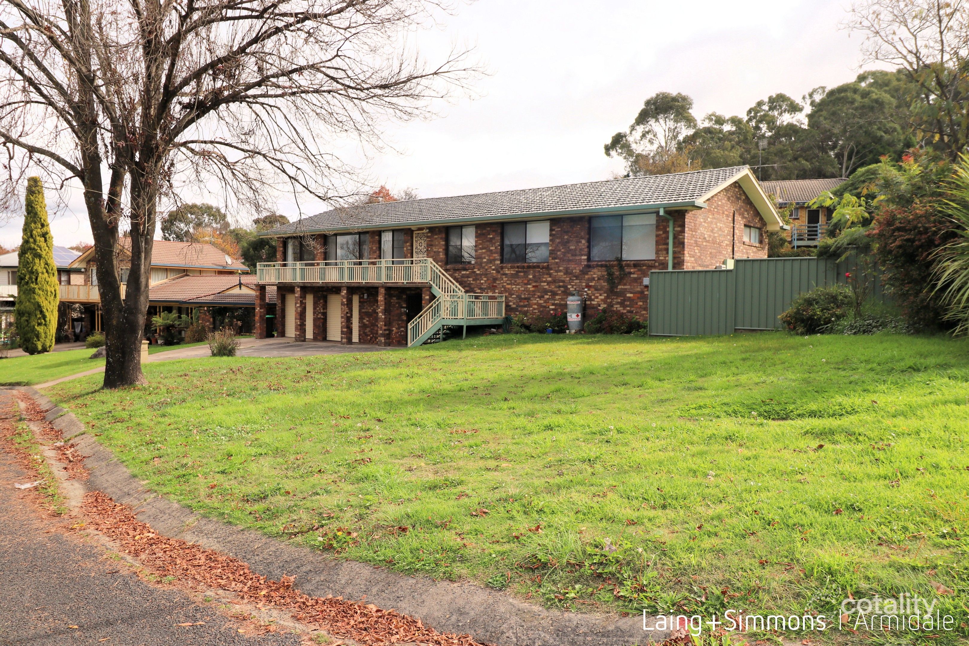 2 Freeman Cres, Armidale, NSW 2350
