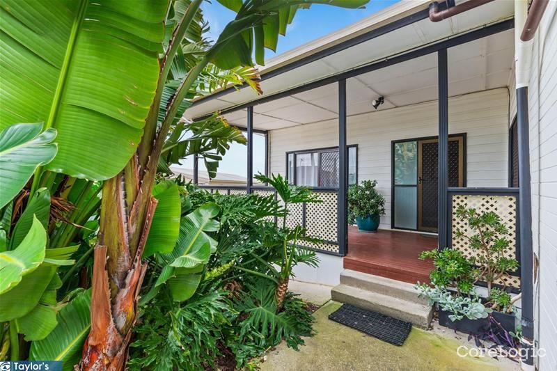 4 Parslow Rd, Para Hills, SA 5096