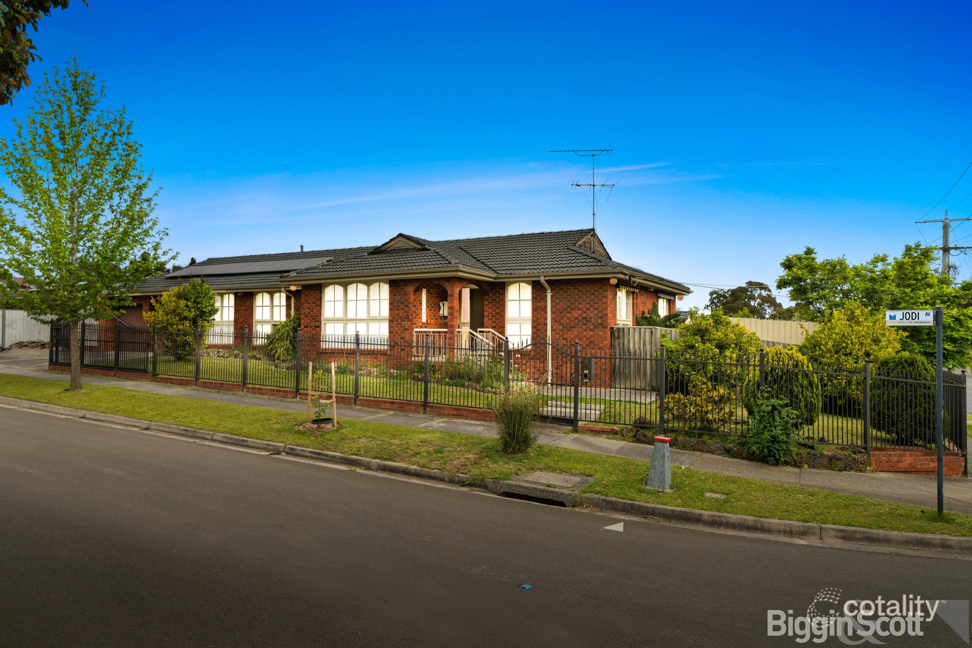 42 Chancellor Dr, Wheelers Hill, VIC 3150