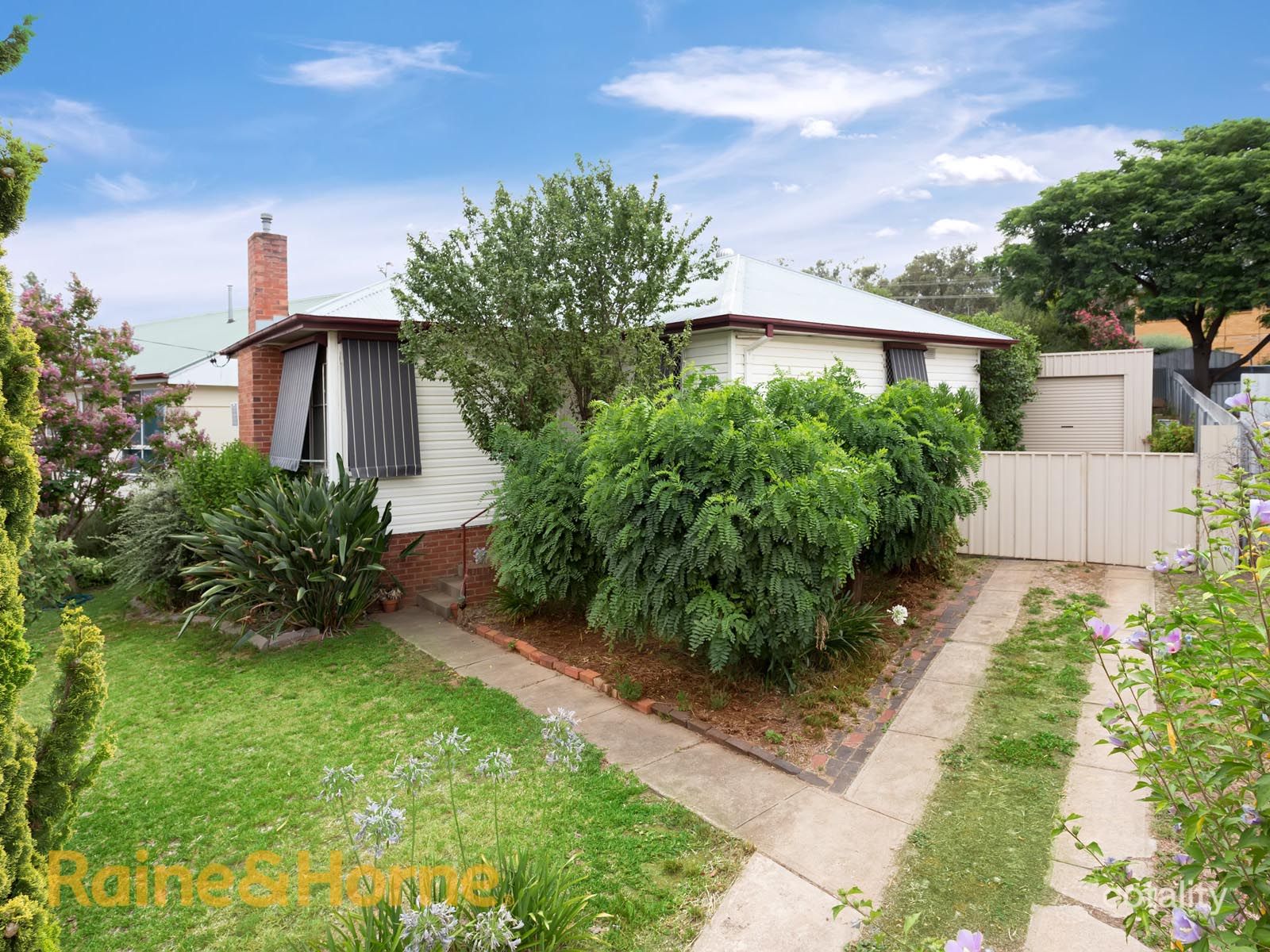 37 Phillip Ave, Mount Austin, NSW 2650