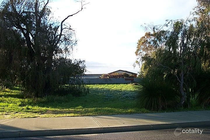 15 Rees Pl, Wannanup, WA 6210