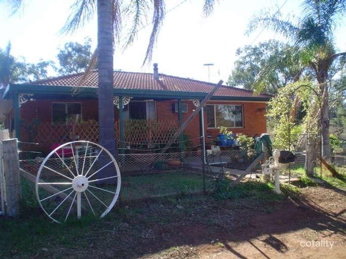 4 Chambers St, Geurie, NSW 2818