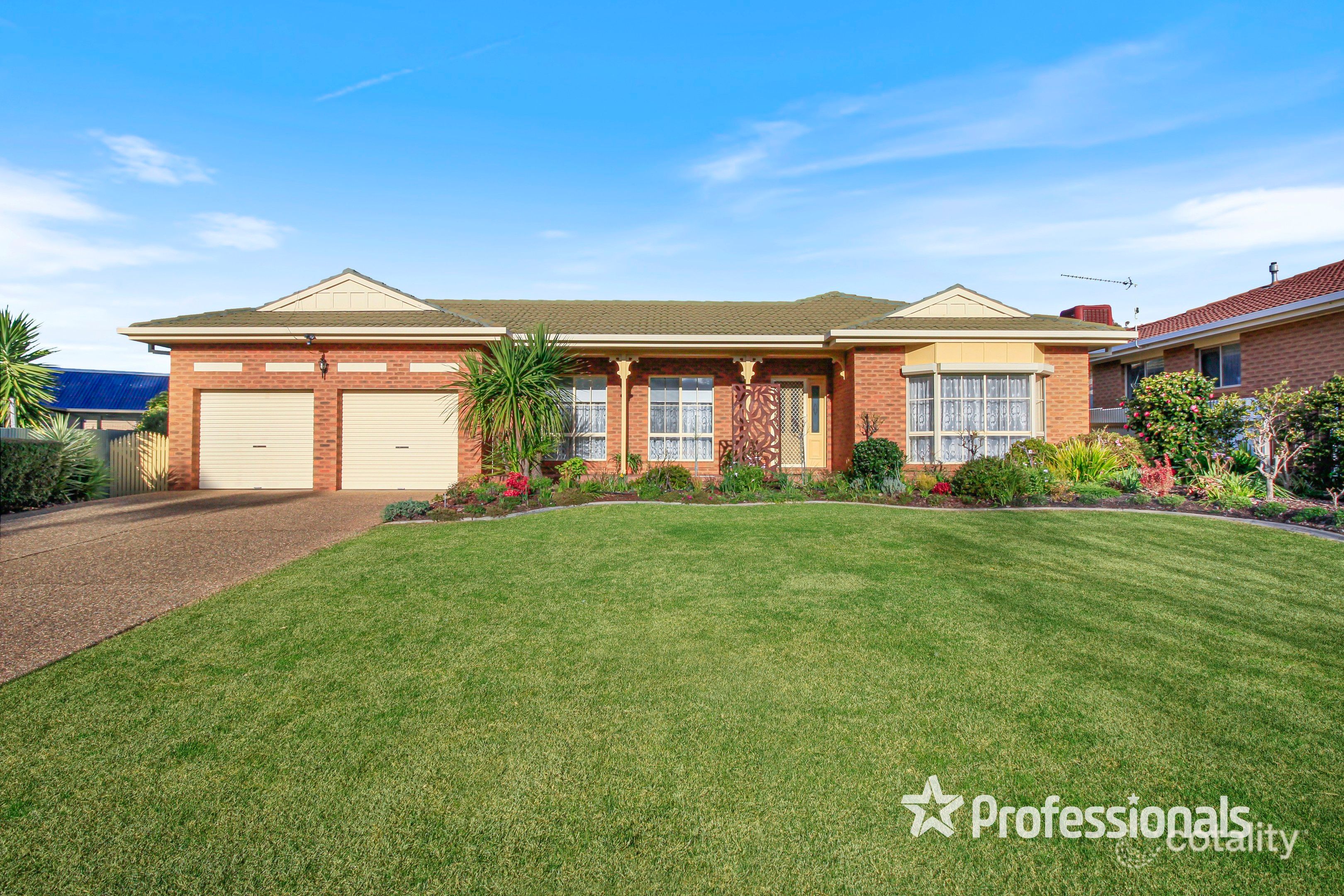 2 Glenvale Pl, Bourkelands, NSW 2650