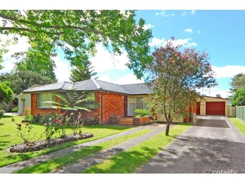 11 Lyrebird Dr, Nowra, NSW 2541