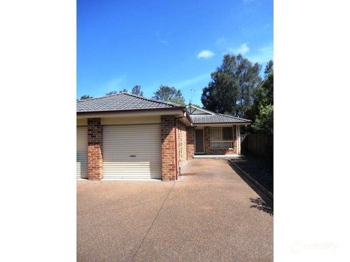 2/1 Derwent Cres, Lakelands, NSW 2282