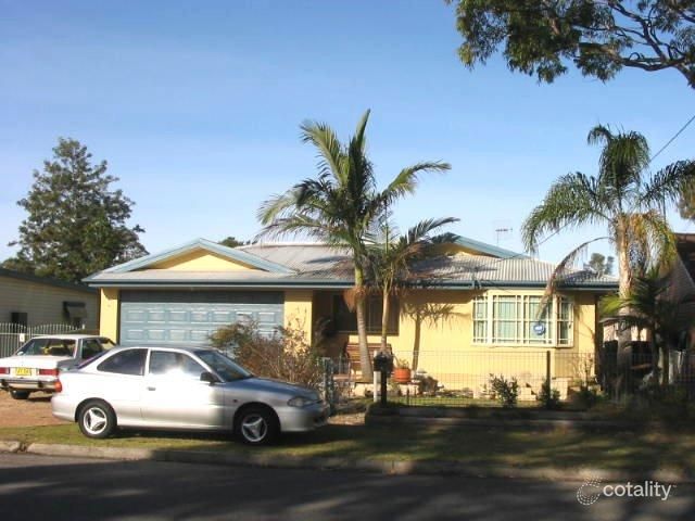 5 Kerry Cres, Berkeley Vale, NSW 2261