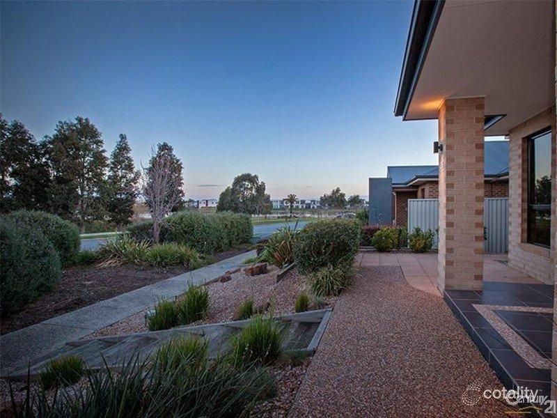 28 Clearwater Dr, Pakenham, VIC 3810